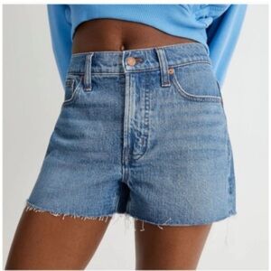 Madewell curvy perfect vintage denim shorts, size 26